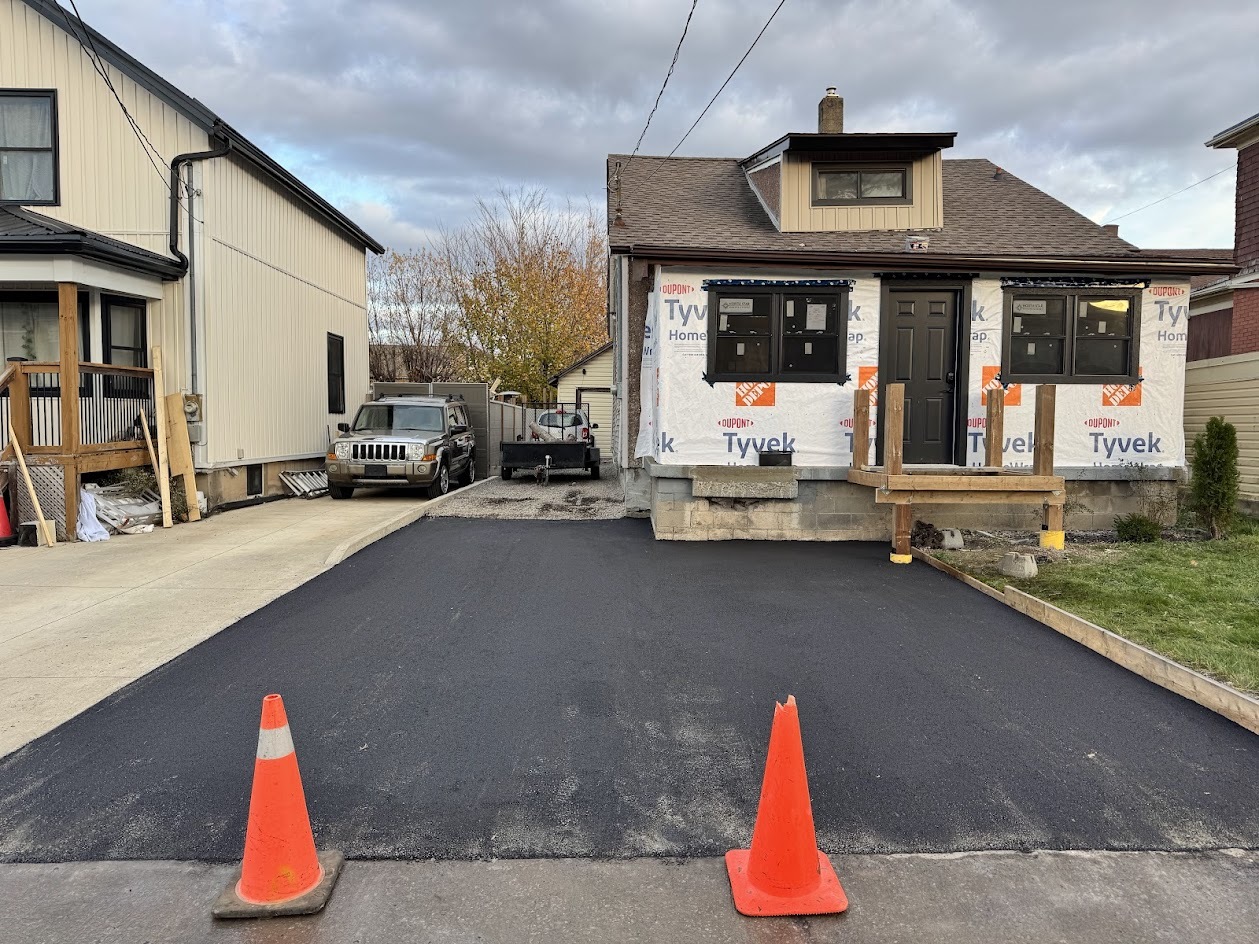 New asphalt driveway Niagara